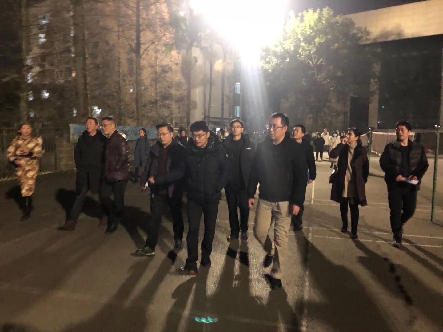 06165648qw8p_2517054272js_06走访校区学生生活园区.jpg